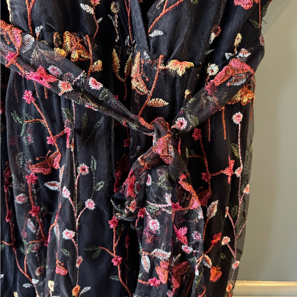 Simplee Elegant Black Floral Maxi Dress - Picture 6 of 7